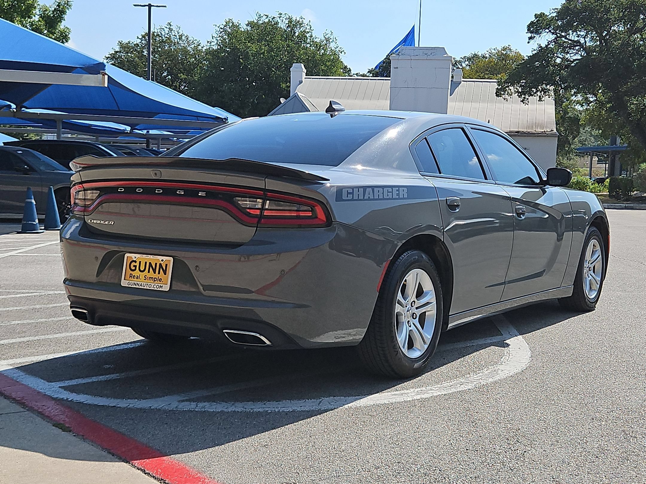 Used 2023 Dodge Charger SXT RWD image 3
