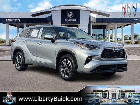 Used 2021 Toyota Highlander XLE image 1