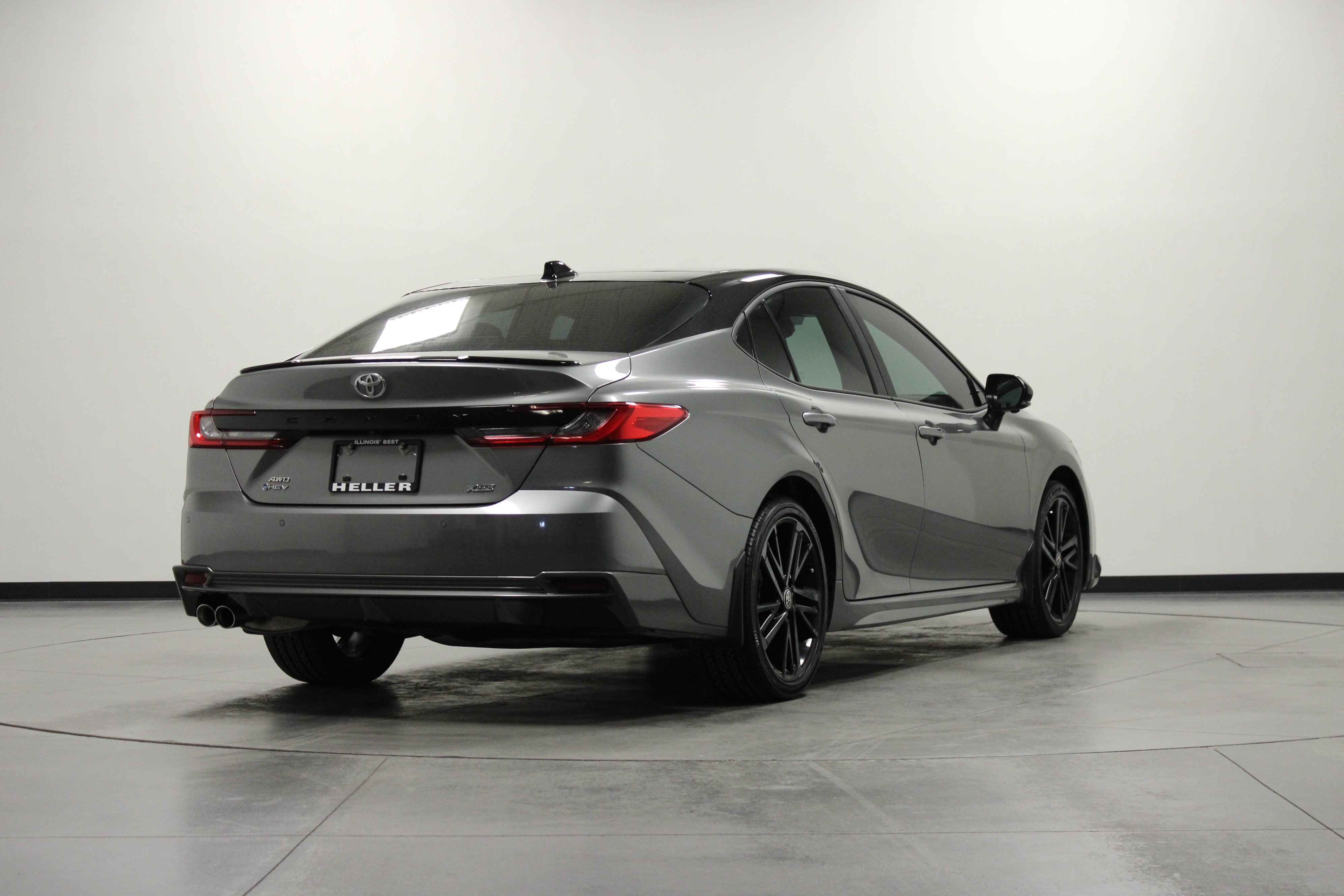 Used 2025 Toyota Camry XSE AWD/4WD image 4