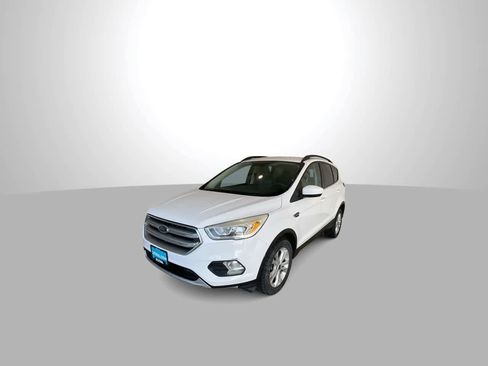 Used 2017 Ford Escape SE w/ Equipment Group 201A image 4