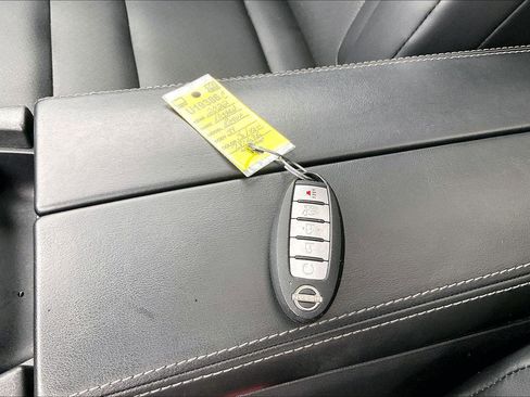 Used 2022 Nissan Rogue SV w/ SV Premium Package image 11