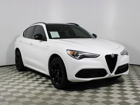 Used 2023 Alfa Romeo Stelvio Veloce image 21