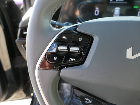 Certified 2025 Kia Niro EX image 14