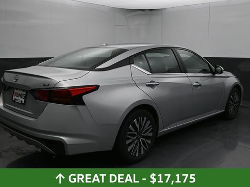 Used 2023 Nissan Altima 2.5 SV image 15