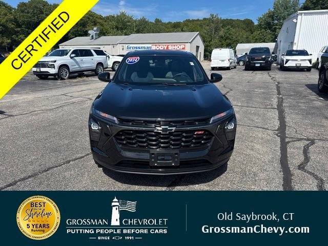 Used 2024 Chevrolet Trax RS w/ Sunroof Package FWD image 3