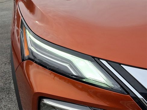 Used 2021 Nissan Rogue Platinum image 9