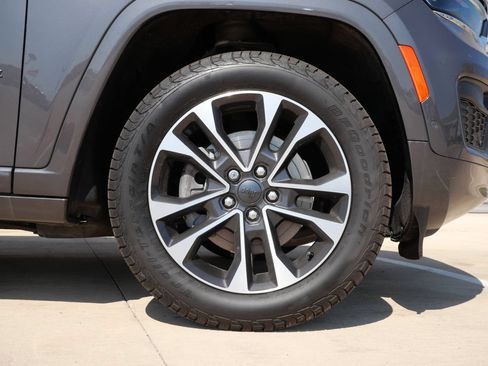 Used 2022 Jeep Grand Cherokee L Overland w/ Luxury Tech Group IV AWD/4WD image 7