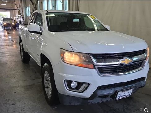 Used 2015 Chevrolet Colorado LT w/ LT Convenience Package image 3