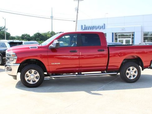 Used 2026 RAM 2500 Big Horn AWD/4WD image 2