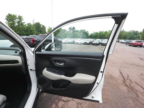 Used 2023 Honda HR-V LX image 12
