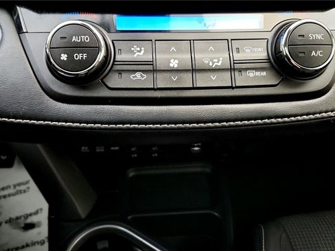 Used 2018 Toyota RAV4 XLE w/ Carpet Mat Package image 30