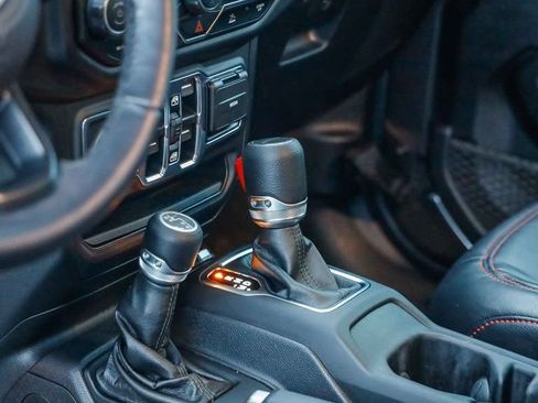 Certified 2021 Jeep Gladiator Willys image 21