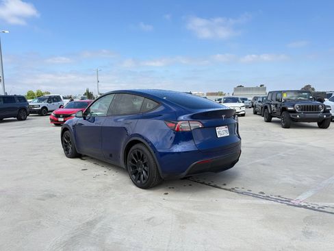 Used 2023 Tesla Model Y Long Range AWD/4WD image 2