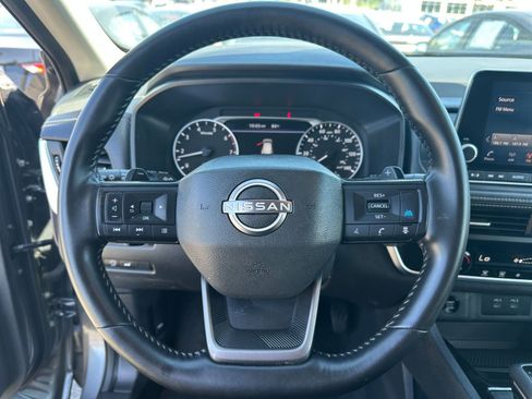 Used 2025 Nissan Rogue SV FWD image 30