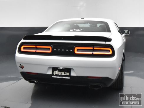 Used 2020 Dodge Challenger GT RWD image 6