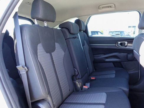 Used 2022 Kia Sorento LX image 14