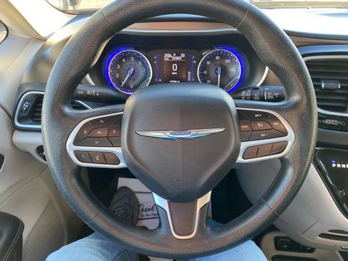 Used 2021 Chrysler Voyager Lxi image 11