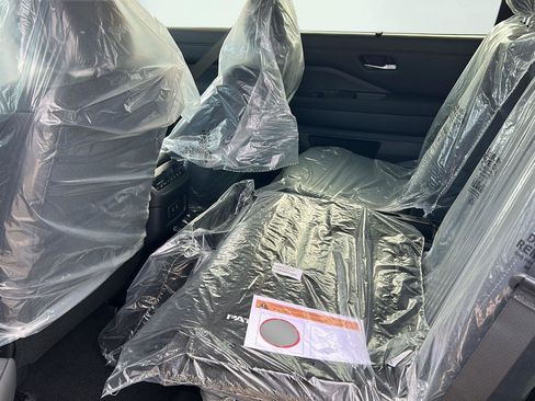 New 2026 Nissan Pathfinder SL image 12