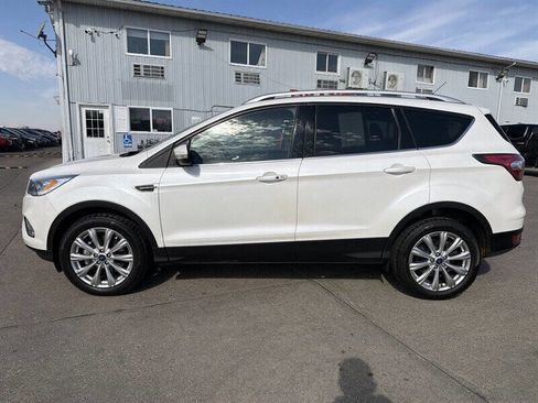 Used 2017 Ford Escape Titanium image 3