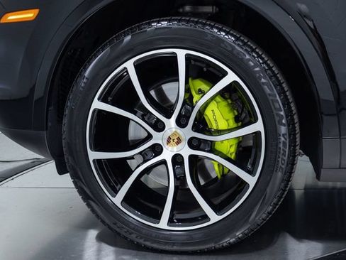Used 2023 Porsche Cayenne Platinum Edition AWD/4WD image 27