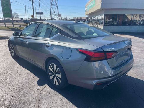 Used 2022 Nissan Altima 2.5 SV image 3