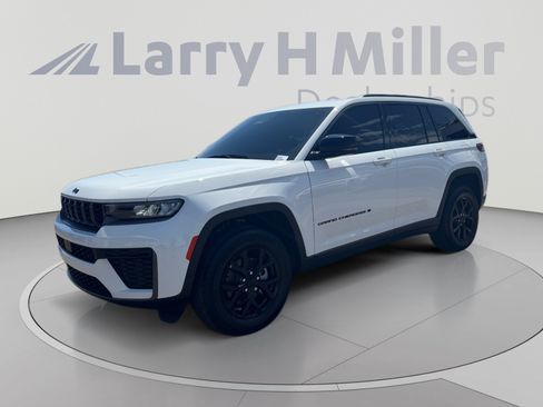 Used 2026 Jeep Grand Cherokee Altitude AWD/4WD image 1