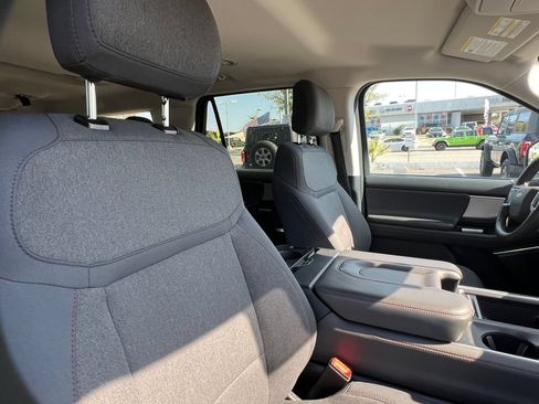 Used 2025 Ford Expedition Max Active RWD image 17