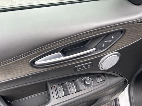 Used 2023 Alfa Romeo Stelvio Ti image 20