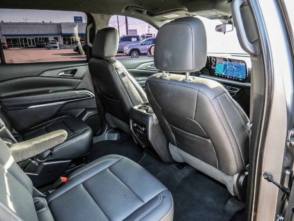 Used 2025 Chevrolet Traverse LT FWD image 22