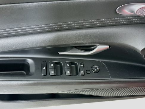 Used 2024 Hyundai Elantra Limited FWD image 15