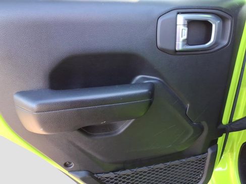 Used 2021 Jeep Gladiator Willys image 14