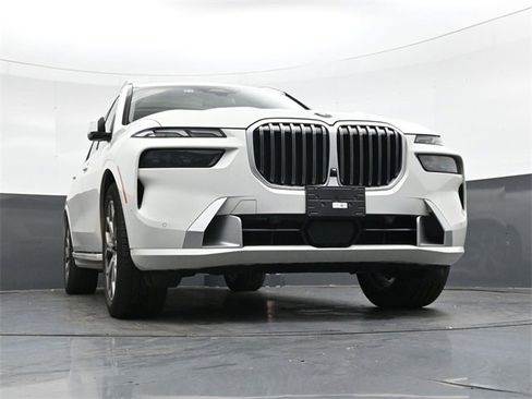 Used 2025 BMW X7 xDrive40i image 33