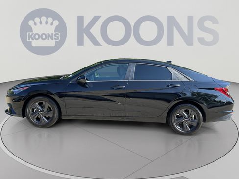 Used 2023 Hyundai Elantra SEL FWD image 2