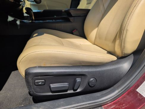 Used 2015 Toyota Avalon Limited w/ Technology Package FWD image 9