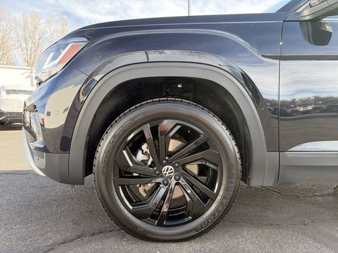 Used 2023 Volkswagen Atlas SE w/ Panoramic Sunroof Package image 10