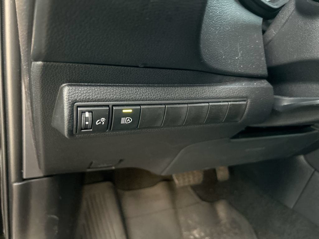 Used 2026 Toyota Corolla SE FWD image 13