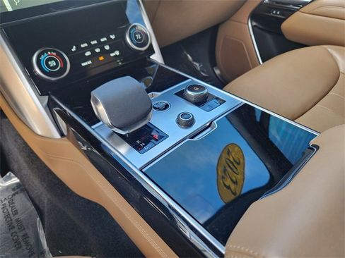 Used 2023 Land Rover Range Rover Long Wheelbase SE image 28