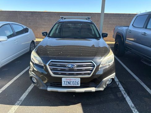 Used 2017 Subaru Outback 2.5i Touring AWD/4WD image 3