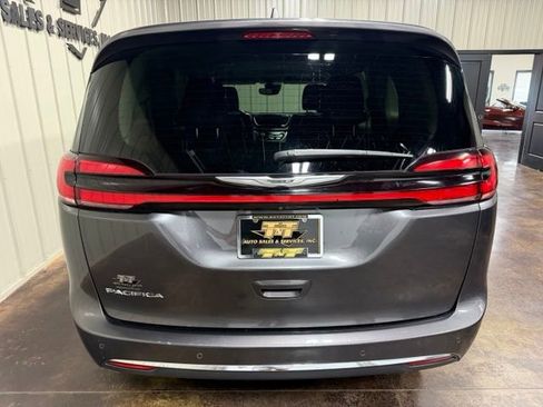 Used 2021 Chrysler Pacifica Touring-L FWD image 9
