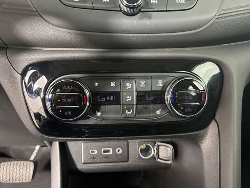 Used 2023 Buick Encore GX Essence w/ Experience Buick Package FWD image 18