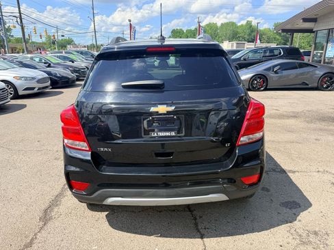 Used 2019 Chevrolet Trax LT w/ LT Convenience Package FWD image 6