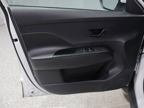 Used 2025 Hyundai Kona SEL FWD image 13