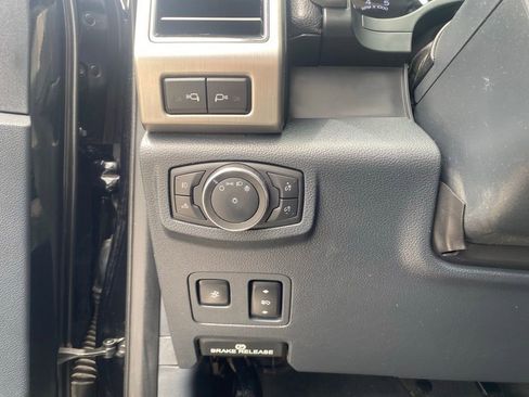 Used 2022 Ford F450 Platinum w/ FX4 Off-Road Package AWD/4WD image 19
