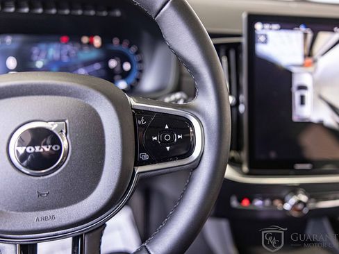 Used 2025 Volvo XC90 B6 Plus image 27