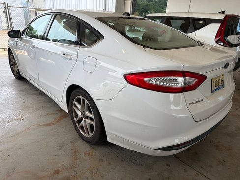 Used 2014 Ford Fusion SE FWD image 2