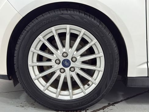 Used 2015 Ford C-MAX SEL w/ Equipment Group 302A image 24