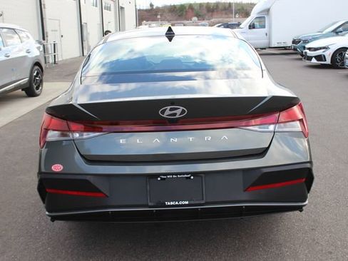 Used 2024 Hyundai Elantra SE FWD image 25