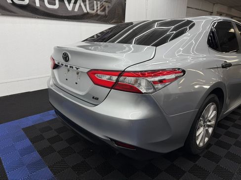 Used 2018 Toyota Camry LE FWD image 3