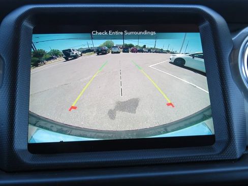 Used 2022 Jeep Wrangler Unlimited Sahara AWD/4WD image 25