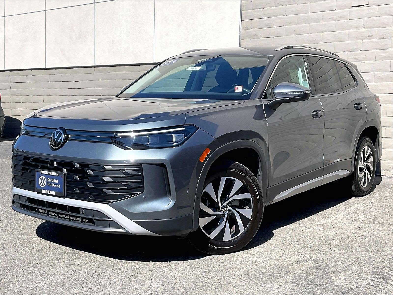 Certified 2025 Volkswagen Tiguan S AWD/4WD image 11